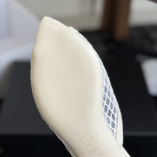代购级Chanel26ss夏季新款网面尖头高跟穆勒凉拖网面低跟穆勒拖,以品牌标志性的双C标识搭配通透网面 代购级Chanel26ss夏季新款网面尖头高跟穆勒凉拖网面低跟穆勒拖,以品牌标志性的双C标识搭配通透网面
