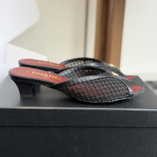 代购级Chanel26ss夏季新款网面尖头高跟穆勒凉拖网面低跟穆勒拖,以品牌标志性的双C标识搭配通透网面 代购级Chanel26ss夏季新款网面尖头高跟穆勒凉拖网面低跟穆勒拖,以品牌标志性的双C标识搭配通透网面