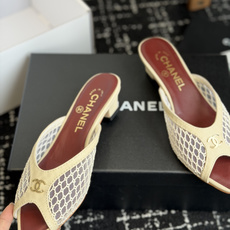 代购级Chanel26ss夏季新款网面尖头高跟穆勒凉拖网面低跟穆勒拖,以品牌标志性的双C标识搭配通透网面 代购级Chanel26ss夏季新款网面尖头高跟穆勒凉拖网面低跟穆勒拖,以品牌标志性的双C标识搭配通透网面