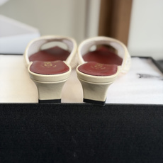 代购级Chanel26ss夏季新款网面尖头高跟穆勒凉拖网面低跟穆勒拖,以品牌标志性的双C标识搭配通透网面 代购级Chanel26ss夏季新款网面尖头高跟穆勒凉拖网面低跟穆勒拖,以品牌标志性的双C标识搭配通透网面