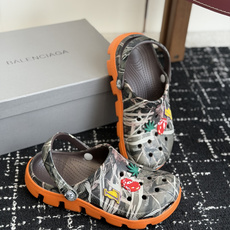 代购级Balenciaga 巴黎世家洞洞鞋 Balenciaga 春夏最新情侣款洞洞鞋,黑马单 代购级Balenciaga 巴黎世家洞洞鞋 Balenciaga 春夏最新情侣款洞洞鞋,黑马单