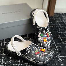 代购级Balenciaga 巴黎世家洞洞鞋 Balenciaga 春夏最新情侣款洞洞鞋,黑马单 代购级Balenciaga 巴黎世家洞洞鞋 Balenciaga 春夏最新情侣款洞洞鞋,黑马单