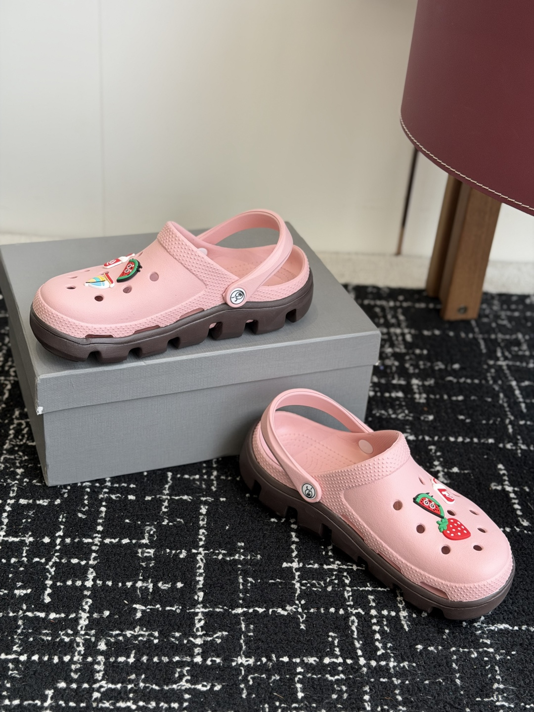 代购级Balenciaga 巴黎世家洞洞鞋 Balenciaga 春夏最新情侣款洞洞鞋,黑马单 代购级Balenciaga 巴黎世家洞洞鞋 Balenciaga 春夏最新情侣款洞洞鞋,黑马单
