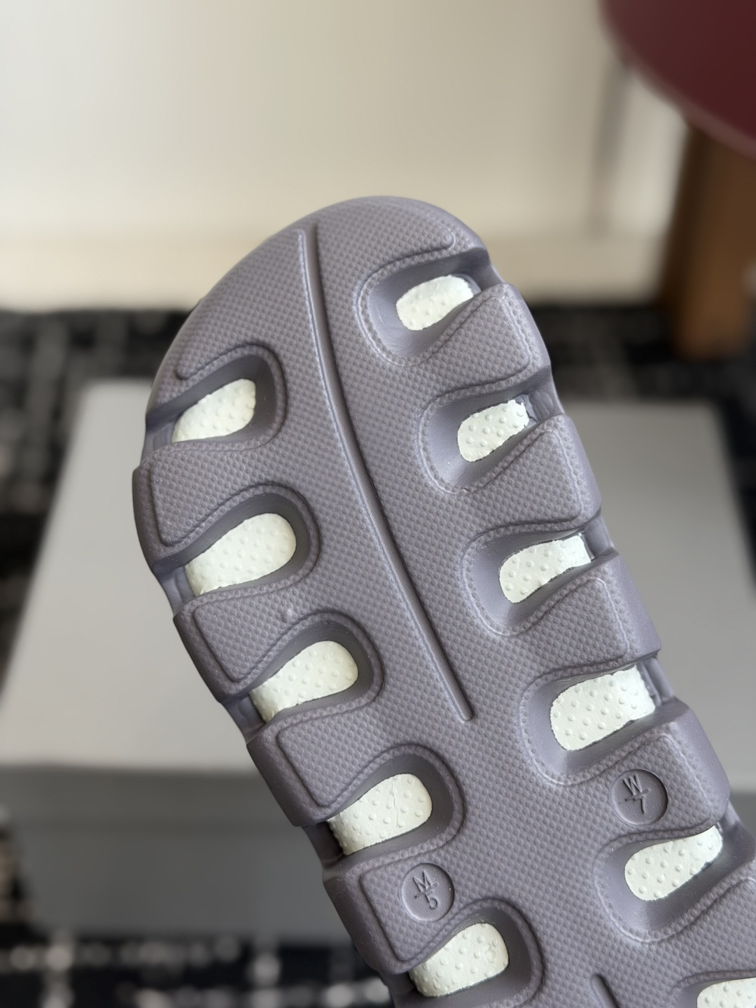 代购级Balenciaga 巴黎世家洞洞鞋 Balenciaga 春夏最新情侣款洞洞鞋,黑马单 代购级Balenciaga 巴黎世家洞洞鞋 Balenciaga 春夏最新情侣款洞洞鞋,黑马单