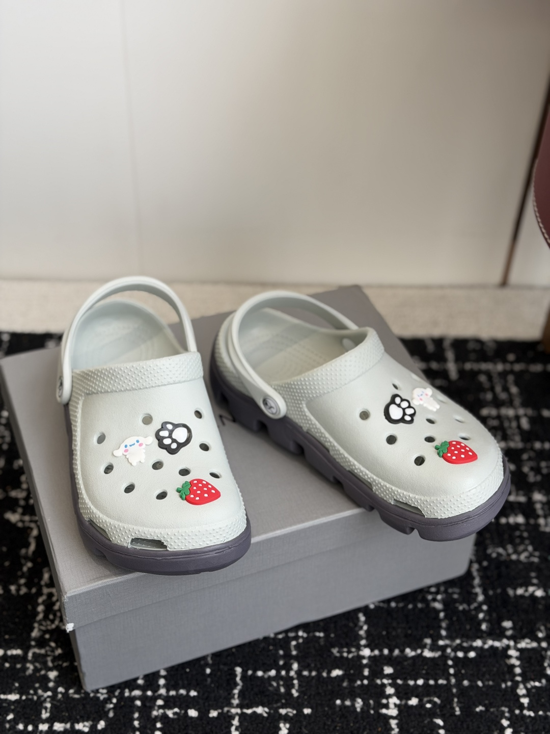代购级Balenciaga 巴黎世家洞洞鞋 Balenciaga 春夏最新情侣款洞洞鞋,黑马单 代购级Balenciaga 巴黎世家洞洞鞋 Balenciaga 春夏最新情侣款洞洞鞋,黑马单