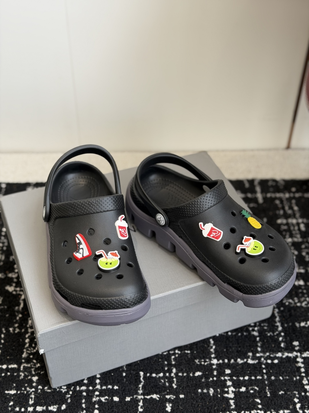 代购级Balenciaga 巴黎世家洞洞鞋 Balenciaga 春夏最新情侣款洞洞鞋,黑马单 代购级Balenciaga 巴黎世家洞洞鞋 Balenciaga 春夏最新情侣款洞洞鞋,黑马单