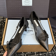 东莞代购级PRADA 普拉达2026早春新品尖头 单鞋鞋高跟鞋 尖头设计不止是拉长腿型的巧思 后饰带与蝴 东莞代购级PRADA 普拉达2026早春新品尖头 单鞋鞋高跟鞋 尖头设计不止是拉长腿型的巧思 后饰带与蝴