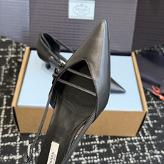 东莞代购级PRADA 普拉达2026早春新品尖头 单鞋鞋高跟鞋 尖头设计不止是拉长腿型的巧思 后饰带与蝴 东莞代购级PRADA 普拉达2026早春新品尖头 单鞋鞋高跟鞋 尖头设计不止是拉长腿型的巧思 后饰带与蝴