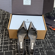 东莞代购级PRADA 普拉达2026早春新品尖头 单鞋鞋高跟鞋 尖头设计不止是拉长腿型的巧思 后饰带与蝴 东莞代购级PRADA 普拉达2026早春新品尖头 单鞋鞋高跟鞋 尖头设计不止是拉长腿型的巧思 后饰带与蝴