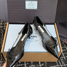 东莞代购级PRADA 普拉达2026早春新品尖头 单鞋鞋高跟鞋 尖头设计不止是拉长腿型的巧思 后饰带与蝴 东莞代购级PRADA 普拉达2026早春新品尖头 单鞋鞋高跟鞋 尖头设计不止是拉长腿型的巧思 后饰带与蝴