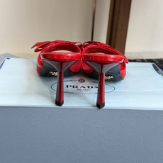 代购级Prada 26ss 新款绝美蝴蝶结网面跟鞋 时尚界久违的极简之美经典时尚配色 毫不费力的优雅风来 代购级Prada 26ss 新款绝美蝴蝶结网面跟鞋 时尚界久违的极简之美经典时尚配色 毫不费力的优雅风来