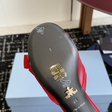 代购级Prada 26ss 新款绝美蝴蝶结网面跟鞋 时尚界久违的极简之美经典时尚配色 毫不费力的优雅风来 代购级Prada 26ss 新款绝美蝴蝶结网面跟鞋 时尚界久违的极简之美经典时尚配色 毫不费力的优雅风来
