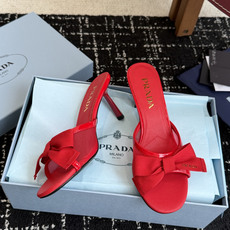 代购级Prada 26ss 新款绝美蝴蝶结网面跟鞋 时尚界久违的极简之美经典时尚配色 毫不费力的优雅风来 代购级Prada 26ss 新款绝美蝴蝶结网面跟鞋 时尚界久违的极简之美经典时尚配色 毫不费力的优雅风来