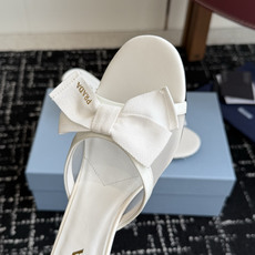 代购级Prada 26ss 新款绝美蝴蝶结网面跟鞋 时尚界久违的极简之美经典时尚配色 毫不费力的优雅风来 代购级Prada 26ss 新款绝美蝴蝶结网面跟鞋 时尚界久违的极简之美经典时尚配色 毫不费力的优雅风来