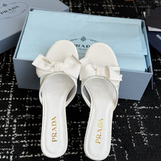 代购级Prada 26ss 新款绝美蝴蝶结网面跟鞋 时尚界久违的极简之美经典时尚配色 毫不费力的优雅风来 代购级Prada 26ss 新款绝美蝴蝶结网面跟鞋 时尚界久违的极简之美经典时尚配色 毫不费力的优雅风来