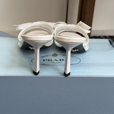 代购级Prada 26ss 新款绝美蝴蝶结网面跟鞋 时尚界久违的极简之美经典时尚配色 毫不费力的优雅风来 代购级Prada 26ss 新款绝美蝴蝶结网面跟鞋 时尚界久违的极简之美经典时尚配色 毫不费力的优雅风来