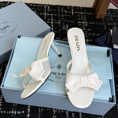 代购级Prada 26ss 新款绝美蝴蝶结网面跟鞋 时尚界久违的极简之美经典时尚配色 毫不费力的优雅风来 代购级Prada 26ss 新款绝美蝴蝶结网面跟鞋 时尚界久违的极简之美经典时尚配色 毫不费力的优雅风来