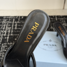 代购级Prada 26ss 新款绝美蝴蝶结网面跟鞋 时尚界久违的极简之美经典时尚配色 毫不费力的优雅风来 代购级Prada 26ss 新款绝美蝴蝶结网面跟鞋 时尚界久违的极简之美经典时尚配色 毫不费力的优雅风来