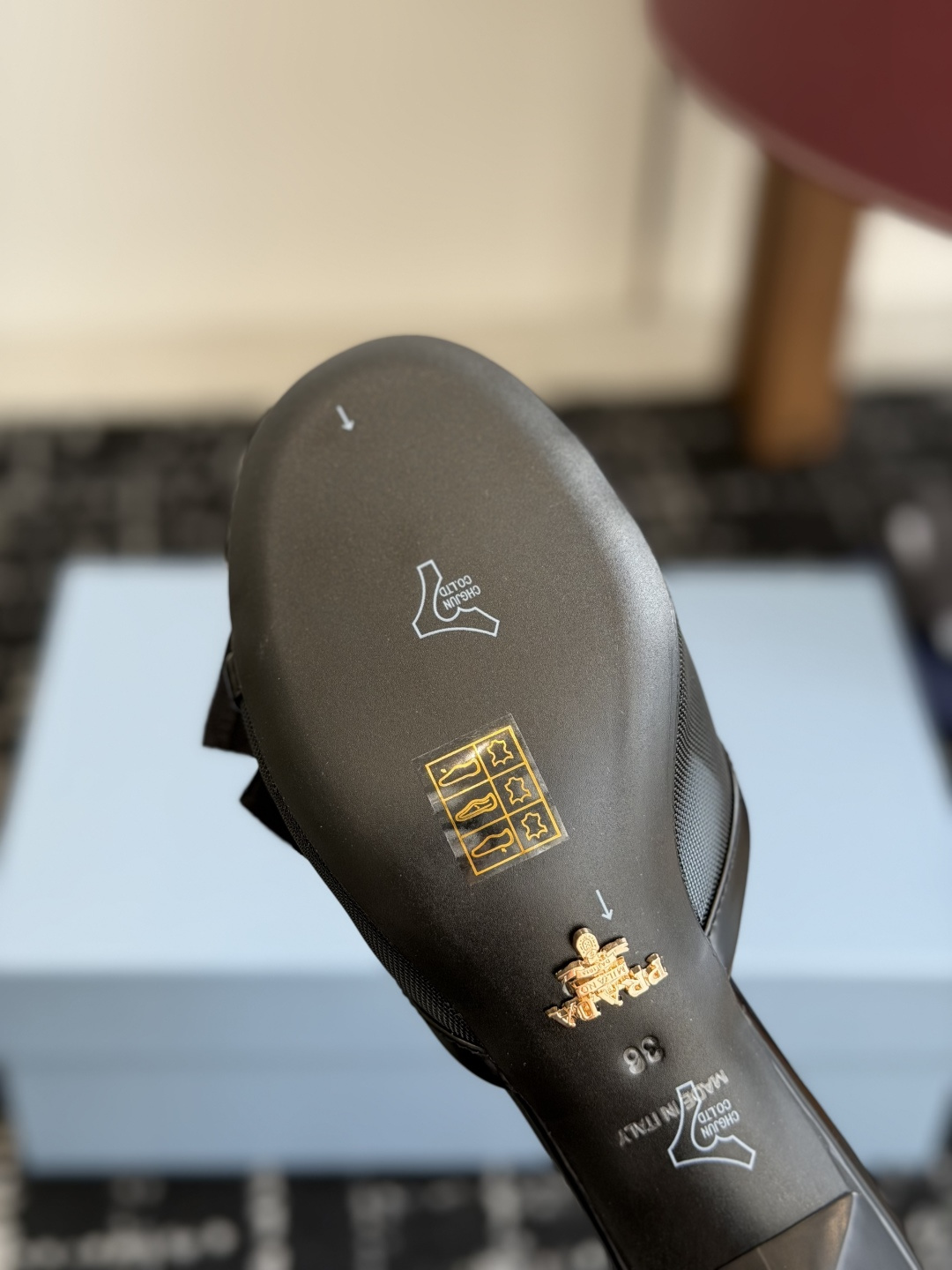 代购级Prada 26ss 新款绝美蝴蝶结网面跟鞋 时尚界久违的极简之美经典时尚配色 毫不费力的优雅风来 代购级Prada 26ss 新款绝美蝴蝶结网面跟鞋 时尚界久违的极简之美经典时尚配色 毫不费力的优雅风来