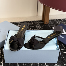 代购级Prada 26ss 新款绝美蝴蝶结网面跟鞋 时尚界久违的极简之美经典时尚配色 毫不费力的优雅风来 代购级Prada 26ss 新款绝美蝴蝶结网面跟鞋 时尚界久违的极简之美经典时尚配色 毫不费力的优雅风来