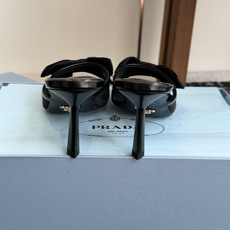 代购级Prada 26ss 新款绝美蝴蝶结网面跟鞋 时尚界久违的极简之美经典时尚配色 毫不费力的优雅风来 代购级Prada 26ss 新款绝美蝴蝶结网面跟鞋 时尚界久违的极简之美经典时尚配色 毫不费力的优雅风来