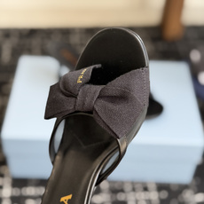 代购级Prada 26ss 新款绝美蝴蝶结网面跟鞋 时尚界久违的极简之美经典时尚配色 毫不费力的优雅风来 代购级Prada 26ss 新款绝美蝴蝶结网面跟鞋 时尚界久违的极简之美经典时尚配色 毫不费力的优雅风来