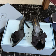 代购级Prada 26ss 新款绝美蝴蝶结网面跟鞋 时尚界久违的极简之美经典时尚配色 毫不费力的优雅风来 代购级Prada 26ss 新款绝美蝴蝶结网面跟鞋 时尚界久违的极简之美经典时尚配色 毫不费力的优雅风来