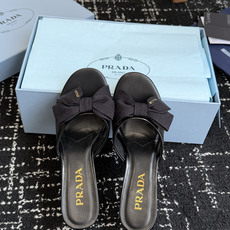 代购级Prada 26ss 新款绝美蝴蝶结网面跟鞋 时尚界久违的极简之美经典时尚配色 毫不费力的优雅风来 代购级Prada 26ss 新款绝美蝴蝶结网面跟鞋 时尚界久违的极简之美经典时尚配色 毫不费力的优雅风来