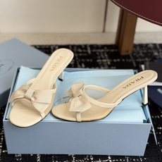 代购级Prada 26ss 新款绝美蝴蝶结网面跟鞋 时尚界久违的极简之美经典时尚配色 毫不费力的优雅风来 代购级Prada 26ss 新款绝美蝴蝶结网面跟鞋 时尚界久违的极简之美经典时尚配色 毫不费力的优雅风来