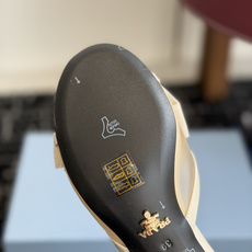 代购级Prada 26ss 新款绝美蝴蝶结网面跟鞋 时尚界久违的极简之美经典时尚配色 毫不费力的优雅风来 代购级Prada 26ss 新款绝美蝴蝶结网面跟鞋 时尚界久违的极简之美经典时尚配色 毫不费力的优雅风来