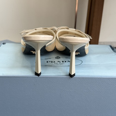 代购级Prada 26ss 新款绝美蝴蝶结网面跟鞋 时尚界久违的极简之美经典时尚配色 毫不费力的优雅风来 代购级Prada 26ss 新款绝美蝴蝶结网面跟鞋 时尚界久违的极简之美经典时尚配色 毫不费力的优雅风来