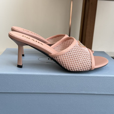 代购级Prada 26ss 新款绝美配色搭配三角扣网面跟鞋 时尚界久违的极简之美经典时尚配色 毫不费力的 代购级Prada 26ss 新款绝美配色搭配三角扣网面跟鞋 时尚界久违的极简之美经典时尚配色 毫不费力的