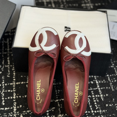 代购级Chanel 26ss 春夏系列 大珍珠跟鞋非常火的大双C设计,独特的珍珠大扣,非常耗时耗力,复古 代购级Chanel 26ss 春夏系列 大珍珠跟鞋非常火的大双C设计,独特的珍珠大扣,非常耗时耗力,复古