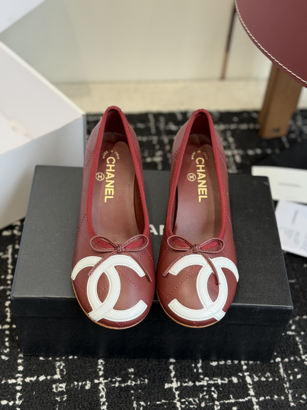 代购级Chanel 26ss 春夏系列 大珍珠跟鞋非常火的大双C设计，独特的珍珠大扣，非常耗时耗力，复古