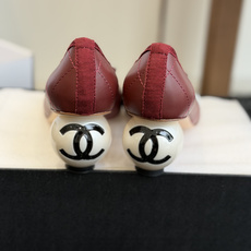 代购级Chanel 26ss 春夏系列 大珍珠跟鞋非常火的大双C设计,独特的珍珠大扣,非常耗时耗力,复古 代购级Chanel 26ss 春夏系列 大珍珠跟鞋非常火的大双C设计,独特的珍珠大扣,非常耗时耗力,复古