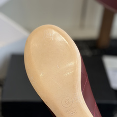代购级Chanel 26ss 春夏系列 大珍珠跟鞋非常火的大双C设计,独特的珍珠大扣,非常耗时耗力,复古 代购级Chanel 26ss 春夏系列 大珍珠跟鞋非常火的大双C设计,独特的珍珠大扣,非常耗时耗力,复古