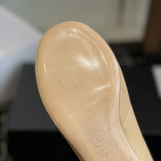 代购级Chanel 26ss 春夏系列 大珍珠跟鞋非常火的大双C设计,独特的珍珠大扣,非常耗时耗力,复古 代购级Chanel 26ss 春夏系列 大珍珠跟鞋非常火的大双C设计,独特的珍珠大扣,非常耗时耗力,复古