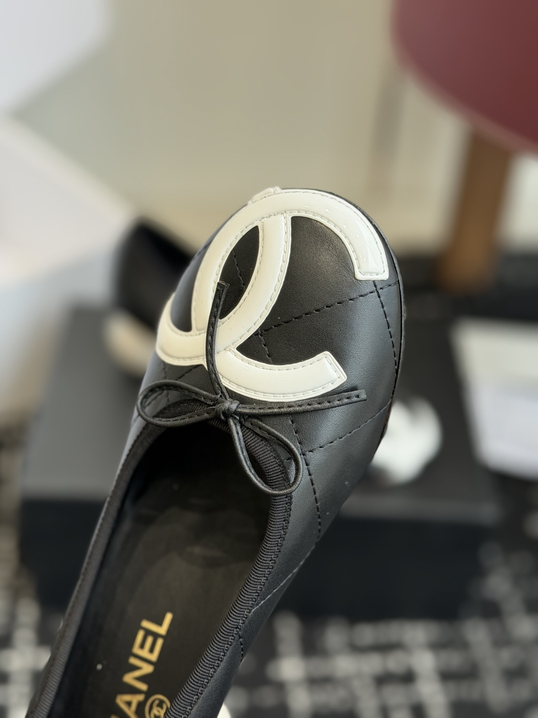 代购级Chanel 26ss 春夏系列 大珍珠跟鞋非常火的大双C设计,独特的珍珠大扣,非常耗时耗力,复古 代购级Chanel 26ss 春夏系列 大珍珠跟鞋非常火的大双C设计,独特的珍珠大扣,非常耗时耗力,复古