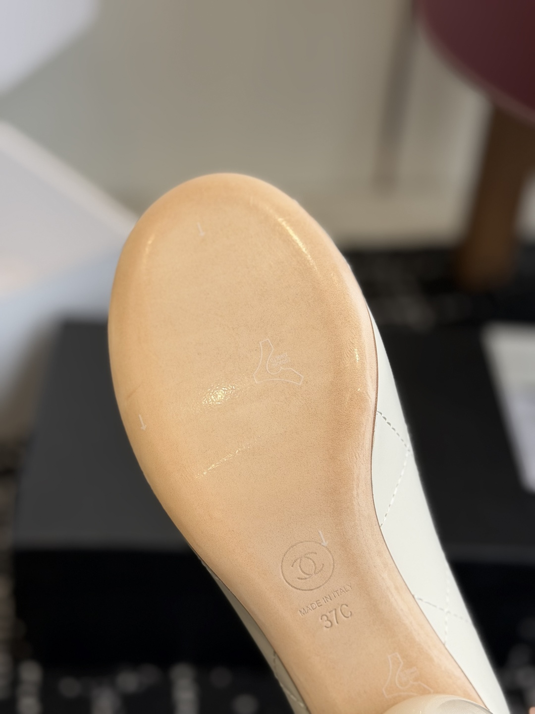 代购级Chanel 26ss 春夏系列 大珍珠跟鞋非常火的大双C设计,独特的珍珠大扣,非常耗时耗力,复古 代购级Chanel 26ss 春夏系列 大珍珠跟鞋非常火的大双C设计,独特的珍珠大扣,非常耗时耗力,复古