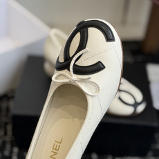 代购级Chanel 26ss 春夏系列 大珍珠跟鞋非常火的大双C设计,独特的珍珠大扣,非常耗时耗力,复古 代购级Chanel 26ss 春夏系列 大珍珠跟鞋非常火的大双C设计,独特的珍珠大扣,非常耗时耗力,复古