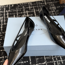 代购级Prada 26ss 早春新款绝美尖头跟鞋 时尚界久违的极简之美经典时尚配色 毫不费力的优雅风来袭 代购级Prada 26ss 早春新款绝美尖头跟鞋 时尚界久违的极简之美经典时尚配色 毫不费力的优雅风来袭