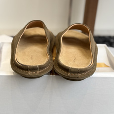 东莞代购级26ssThe Row手工缝制博肯穆勒拖这双拖跟以往的博肯拖工艺做法不一样,纯手工缝马克线这款 东莞代购级26ssThe Row手工缝制博肯穆勒拖这双拖跟以往的博肯拖工艺做法不一样,纯手工缝马克线这款