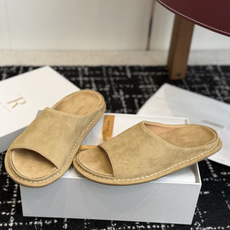 东莞代购级26ssThe Row手工缝制博肯穆勒拖这双拖跟以往的博肯拖工艺做法不一样,纯手工缝马克线这款 东莞代购级26ssThe Row手工缝制博肯穆勒拖这双拖跟以往的博肯拖工艺做法不一样,纯手工缝马克线这款