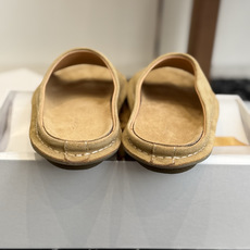 东莞代购级26ssThe Row手工缝制博肯穆勒拖这双拖跟以往的博肯拖工艺做法不一样,纯手工缝马克线这款 东莞代购级26ssThe Row手工缝制博肯穆勒拖这双拖跟以往的博肯拖工艺做法不一样,纯手工缝马克线这款