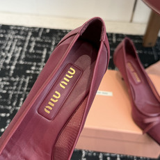 Miu Miu 缪缪 26ss春夏新款 尖头高跟鞋网红爆款上脚非常完美 穿搭配 此鞋 网面+蝴蝶结 优雅 Miu Miu 缪缪 26ss春夏新款 尖头高跟鞋网红爆款上脚非常完美 穿搭配 此鞋 网面+蝴蝶结 优雅