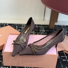 Miu Miu 缪缪 26ss春夏新款 尖头高跟鞋网红爆款上脚非常完美 穿搭配 此鞋 网面+蝴蝶结 优雅 Miu Miu 缪缪 26ss春夏新款 尖头高跟鞋网红爆款上脚非常完美 穿搭配 此鞋 网面+蝴蝶结 优雅