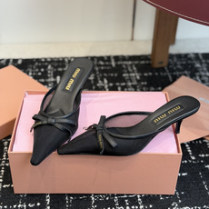 Miu Miu 缪缪 26ss春夏新款 尖头高跟鞋网红爆款上脚非常完美 穿搭配 此鞋 网面+蝴蝶结 优雅 Miu Miu 缪缪 26ss春夏新款 尖头高跟鞋网红爆款上脚非常完美 穿搭配 此鞋 网面+蝴蝶结 优雅