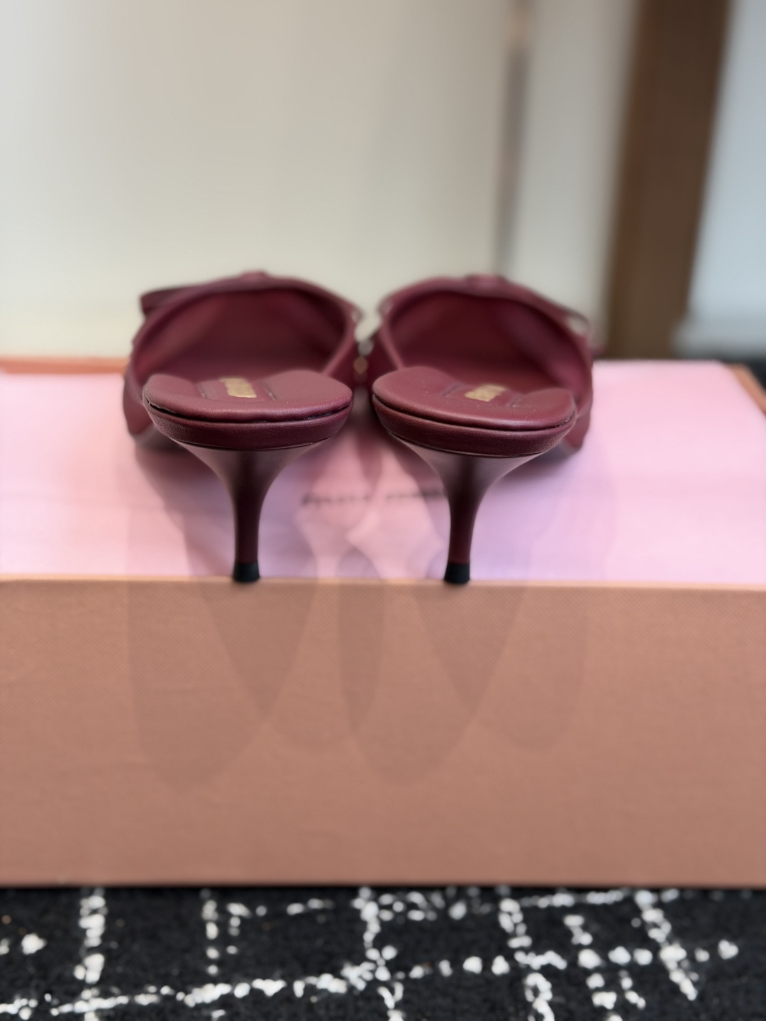 Miu Miu 缪缪 26ss春夏新款 尖头高跟鞋网红爆款上脚非常完美 穿搭配 此鞋 网面+蝴蝶结 优雅 Miu Miu 缪缪 26ss春夏新款 尖头高跟鞋网红爆款上脚非常完美 穿搭配 此鞋 网面+蝴蝶结 优雅