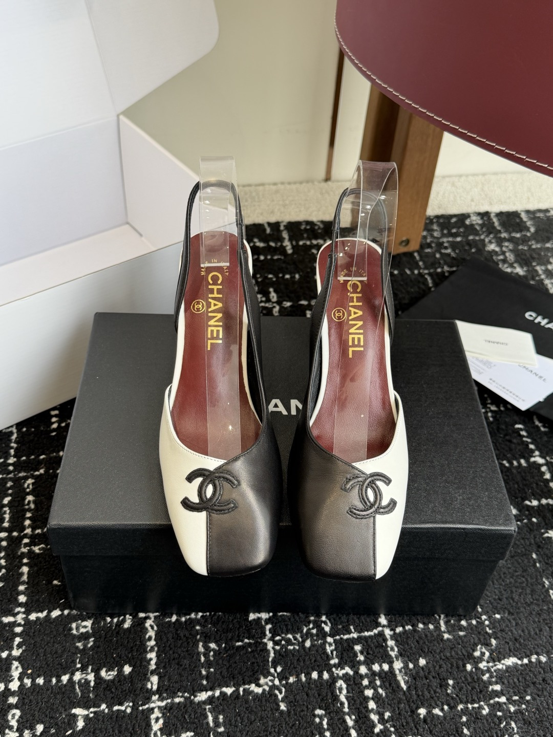 代购级CHANEL 香奈儿 26ss 春夏秀款中空凉鞋 第一眼看上就被种草了根据天气变化自由穿搭！套上袜