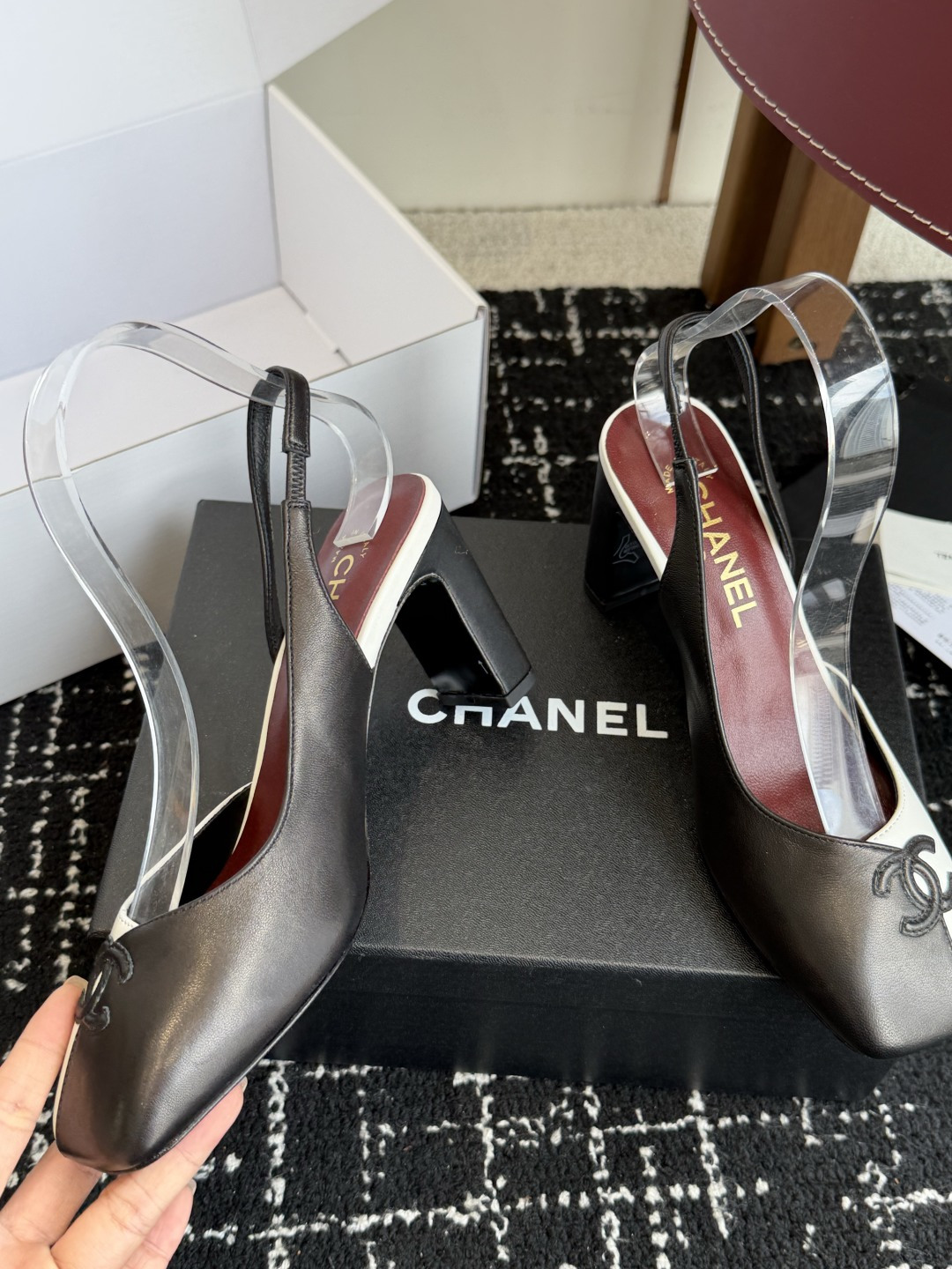 代购级CHANEL 香奈儿 26ss 春夏秀款中空凉鞋 第一眼看上就被种草了根据天气变化自由穿搭!套上袜 代购级CHANEL 香奈儿 26ss 春夏秀款中空凉鞋 第一眼看上就被种草了根据天气变化自由穿搭!套上袜